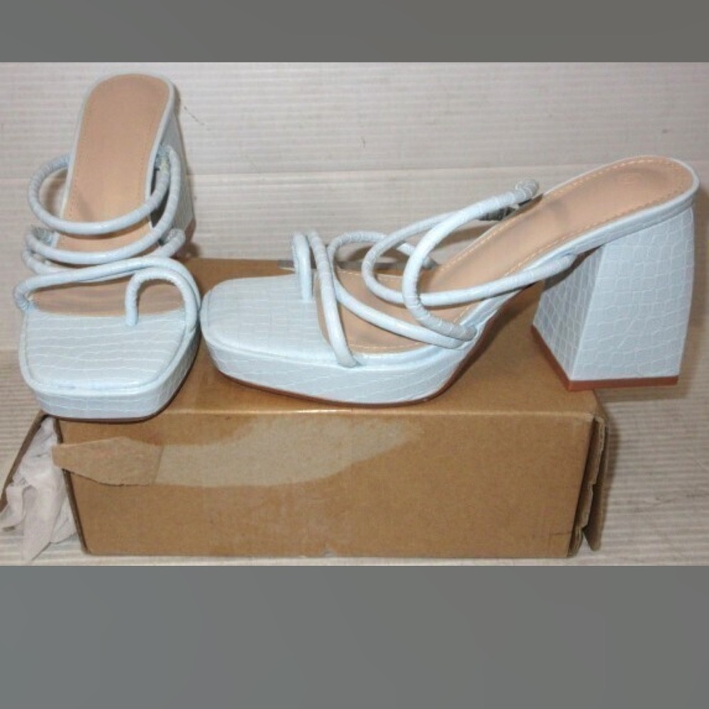 RILISTA WOMEN'S CHUNKY STRAPPY BLOCK HEELED SANDALS NEW IN BOX SIZE 6